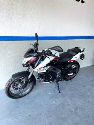 BAJAJ DOMINAR 160 